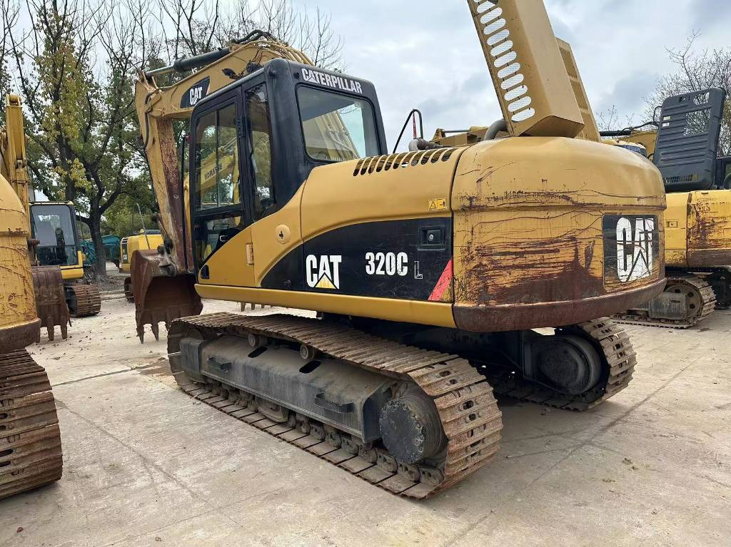 حفار زحاف CAT 320 C L: صورة 1