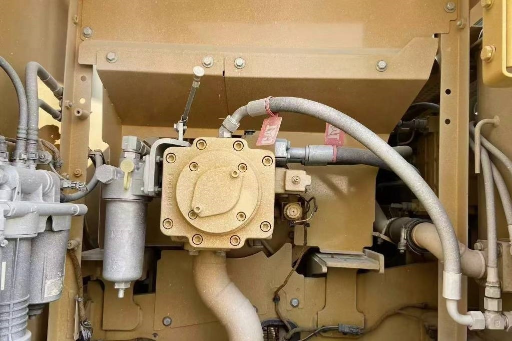 CAT 323 - حفار زحاف: صورة 3 CAT 323 - حفار زحاف: صورة 3