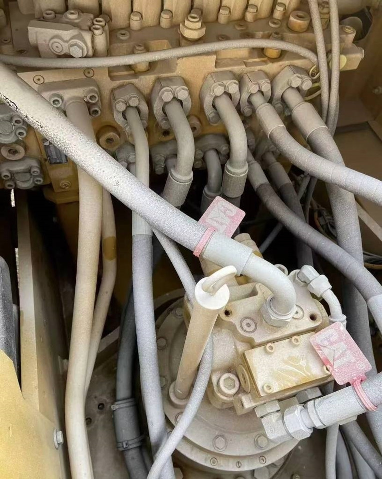 CAT 323 - حفار زحاف: صورة 2 CAT 323 - حفار زحاف: صورة 2