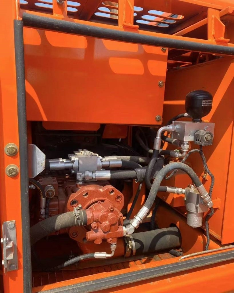 Doosan DH 150 - حفار زحاف: صورة 3 Doosan DH 150 - حفار زحاف: صورة 3