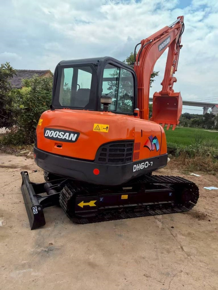 Doosan DH 60 - حفارة مُصَّغرة: صورة 1 Doosan DH 60 - حفارة مُصَّغرة: صورة 1