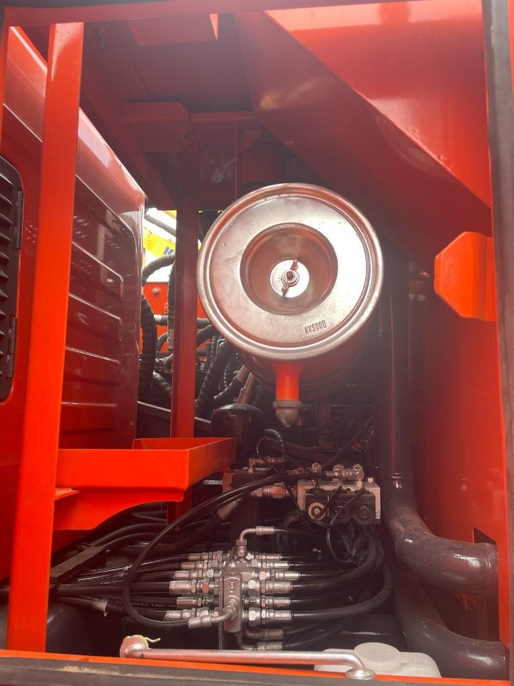 Doosan DX 225 - حفار زحاف: صورة 5 Doosan DX 225 - حفار زحاف: صورة 5