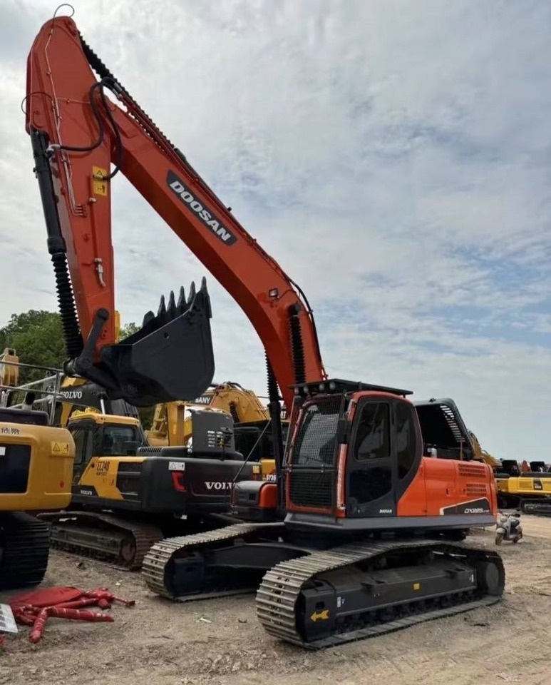 Doosan DX 225 - حفار زحاف: صورة 1 Doosan DX 225 - حفار زحاف: صورة 1