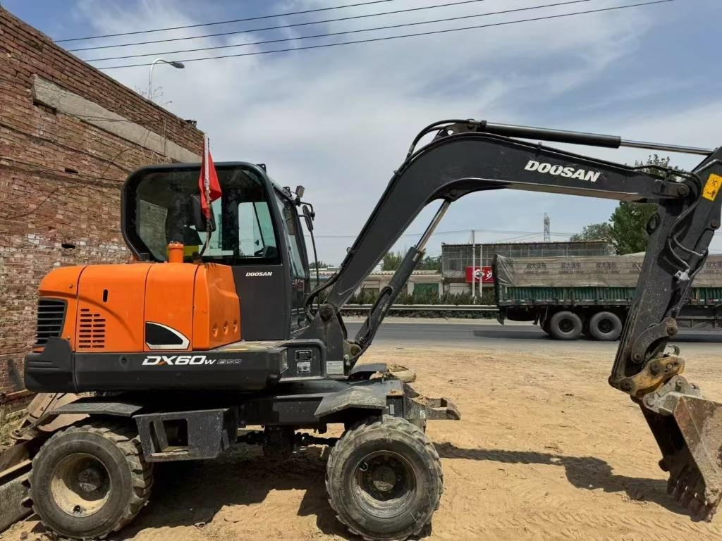 Doosan DX 60 - حفارة مُصَّغرة: صورة 1 Doosan DX 60 - حفارة مُصَّغرة: صورة 1