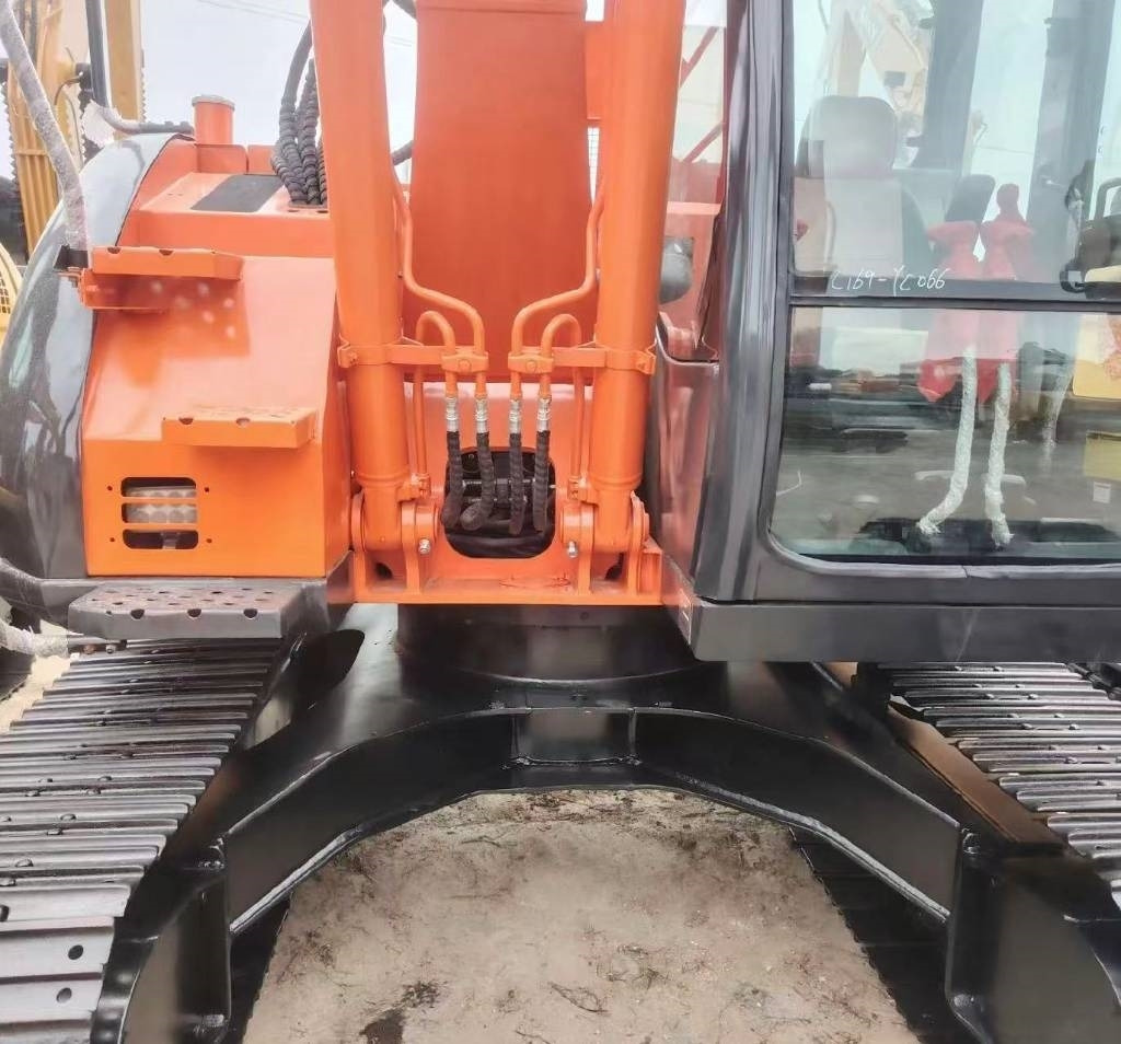 Hitachi 135US - حفار زحاف: صورة 5 Hitachi 135US - حفار زحاف: صورة 5