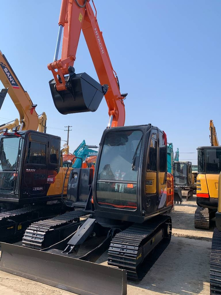 Hitachi 70 - حفار زحاف: صورة 1 Hitachi 70 - حفار زحاف: صورة 1