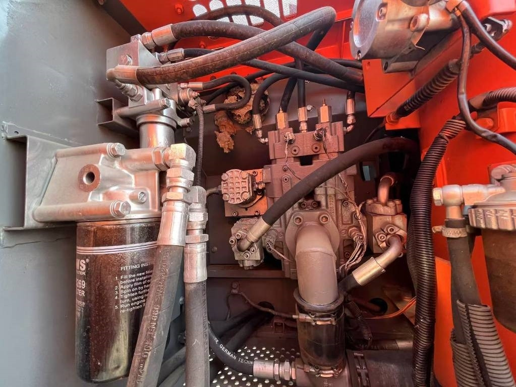 Hitachi ZX 160 - حفار زحاف: صورة 4 Hitachi ZX 160 - حفار زحاف: صورة 4