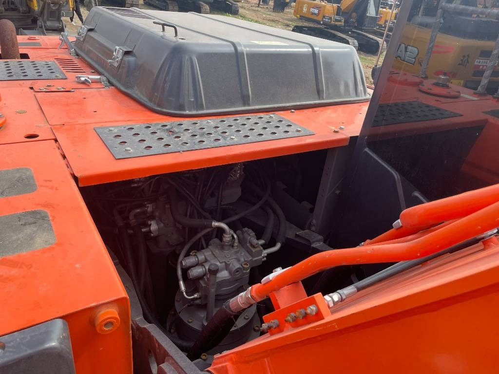 Hitachi ZX 240 - حفار زحاف: صورة 2 Hitachi ZX 240 - حفار زحاف: صورة 2