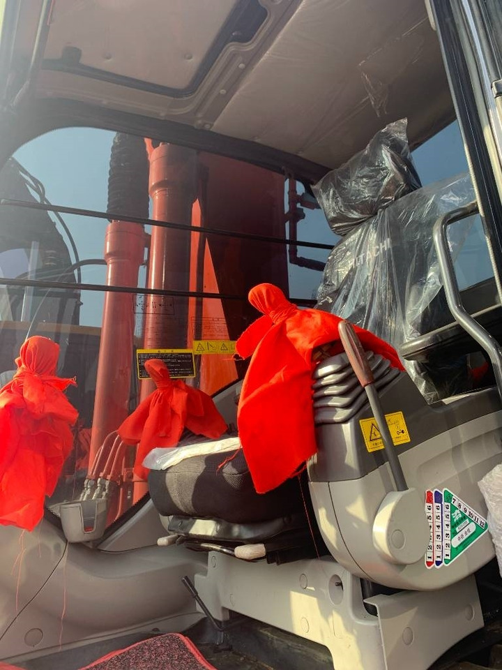 Hitachi Zaxis 200 LC - حفار زحاف: صورة 2 Hitachi Zaxis 200 LC - حفار زحاف: صورة 2