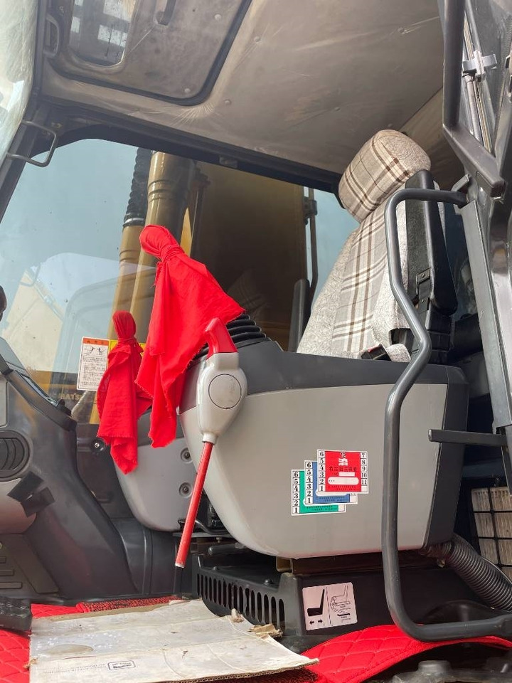 Komatsu PC 200-8 - حفار زحاف: صورة 2 Komatsu PC 200-8 - حفار زحاف: صورة 2