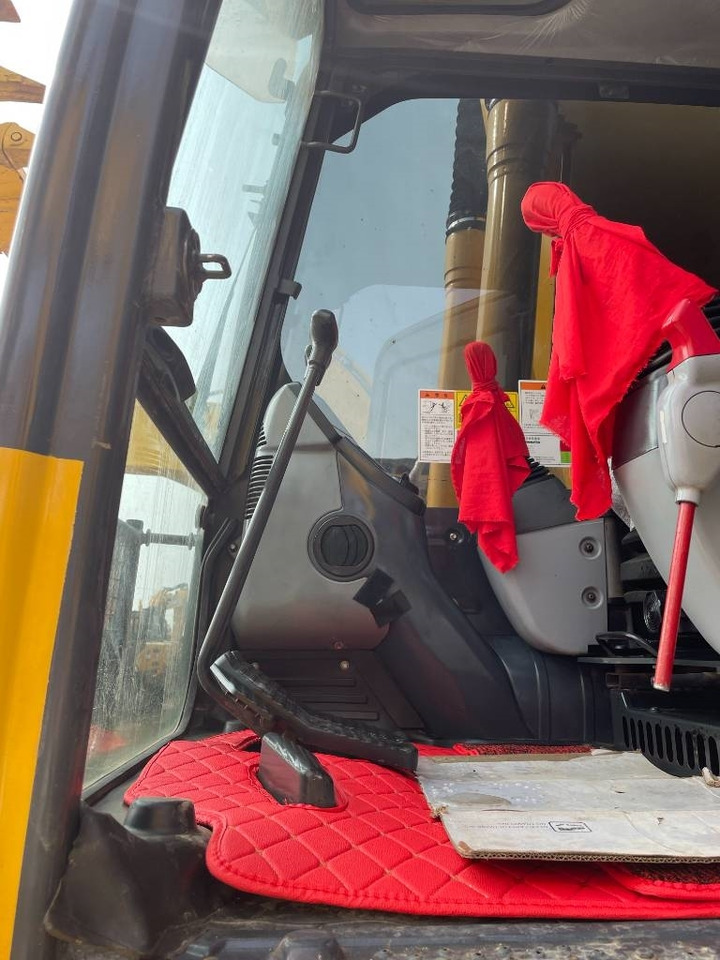 Komatsu PC 200-8 - حفار زحاف: صورة 3 Komatsu PC 200-8 - حفار زحاف: صورة 3