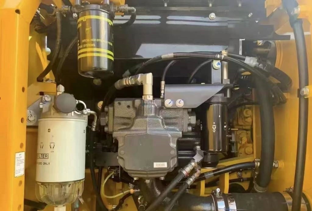 Komatsu PC 200-8 - حفار زحاف: صورة 5 Komatsu PC 200-8 - حفار زحاف: صورة 5