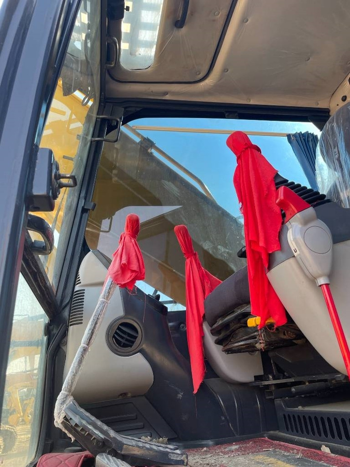 Komatsu PC 210 - حفار زحاف: صورة 3 Komatsu PC 210 - حفار زحاف: صورة 3