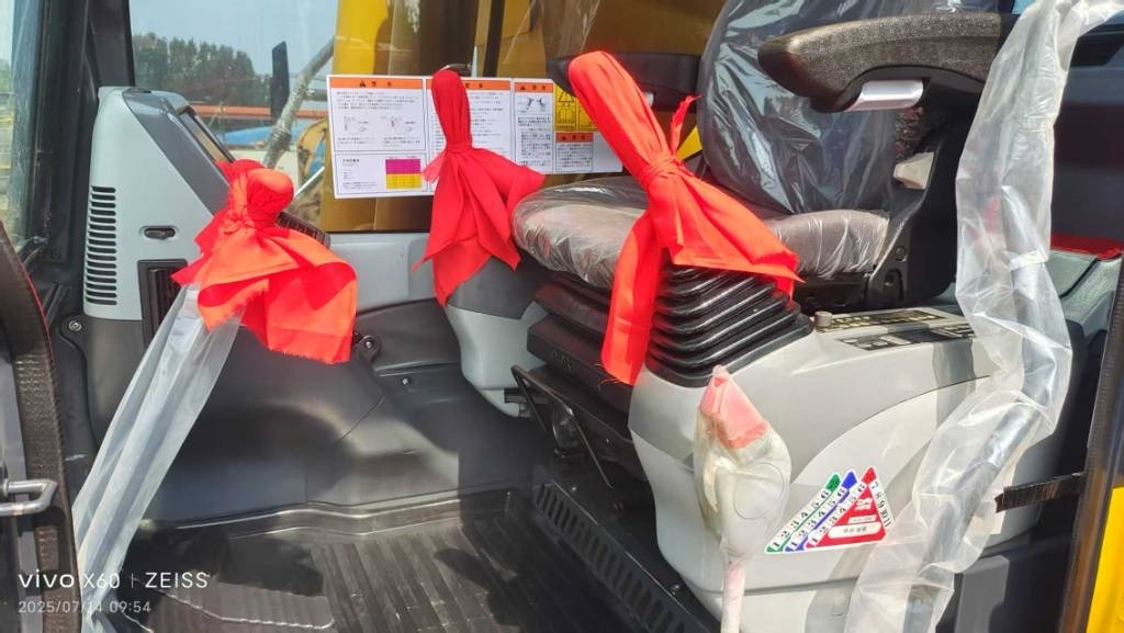 حفار زحاف Komatsu PC 220-7: صورة 11