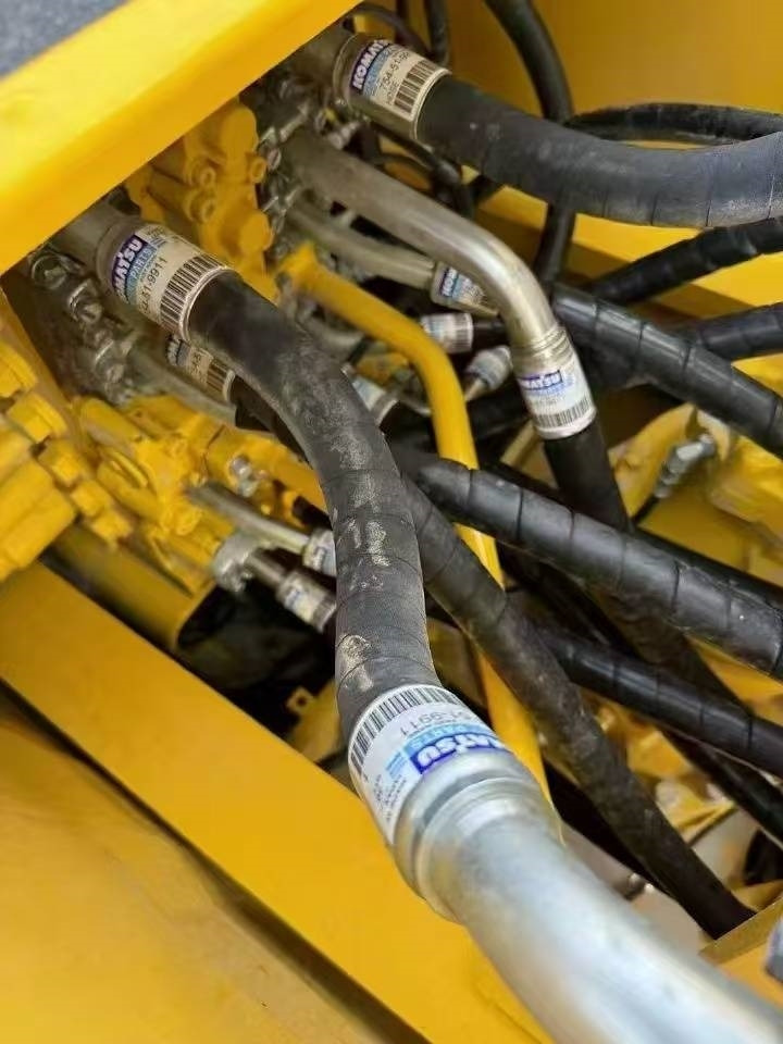 Komatsu PC 220 - حفار زحاف: صورة 4 Komatsu PC 220 - حفار زحاف: صورة 4