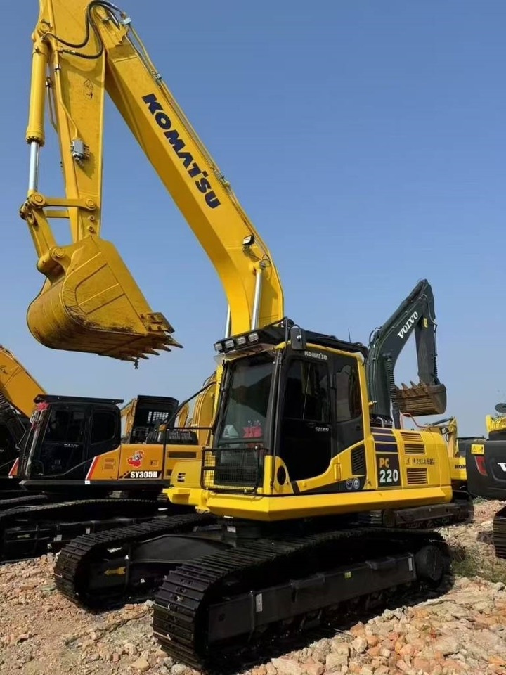 Komatsu PC 220 - حفار زحاف: صورة 1 Komatsu PC 220 - حفار زحاف: صورة 1