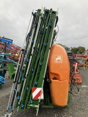 Amazone UF 1201 PREMIUM - بخاخ مركب على الجرار: صورة 5 Amazone UF 1201 PREMIUM - بخاخ مركب على الجرار: صورة 5