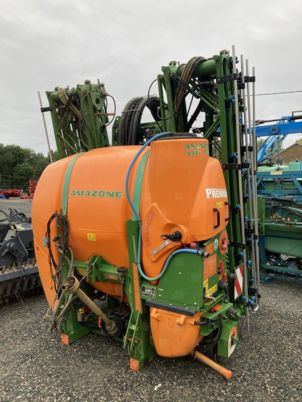 Amazone UF 1201 PREMIUM - بخاخ مركب على الجرار: صورة 3 Amazone UF 1201 PREMIUM - بخاخ مركب على الجرار: صورة 3