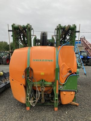 Amazone UF 1201 PREMIUM - بخاخ مركب على الجرار: صورة 1 Amazone UF 1201 PREMIUM - بخاخ مركب على الجرار: صورة 1