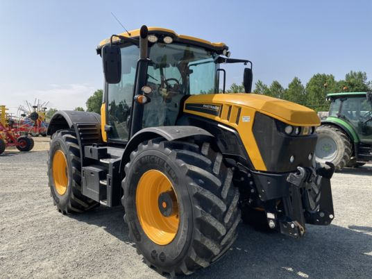 JCB FASTRAC 4220 - جرار: صورة 1 JCB FASTRAC 4220 - جرار: صورة 1
