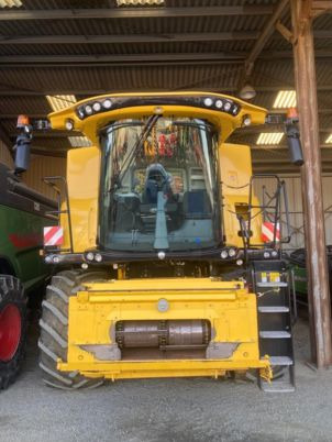 حصادة موحَّدة New Holland CR 7.90: صورة 11