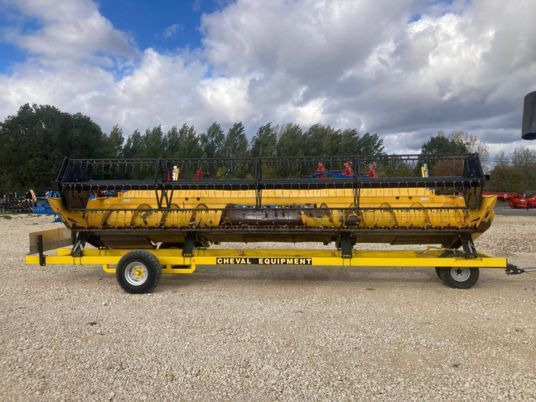 حصادة موحَّدة New Holland CR 7.90: صورة 8