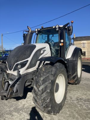 Valtra T154 VERSU - جرار: صورة 2 Valtra T154 VERSU - جرار: صورة 2