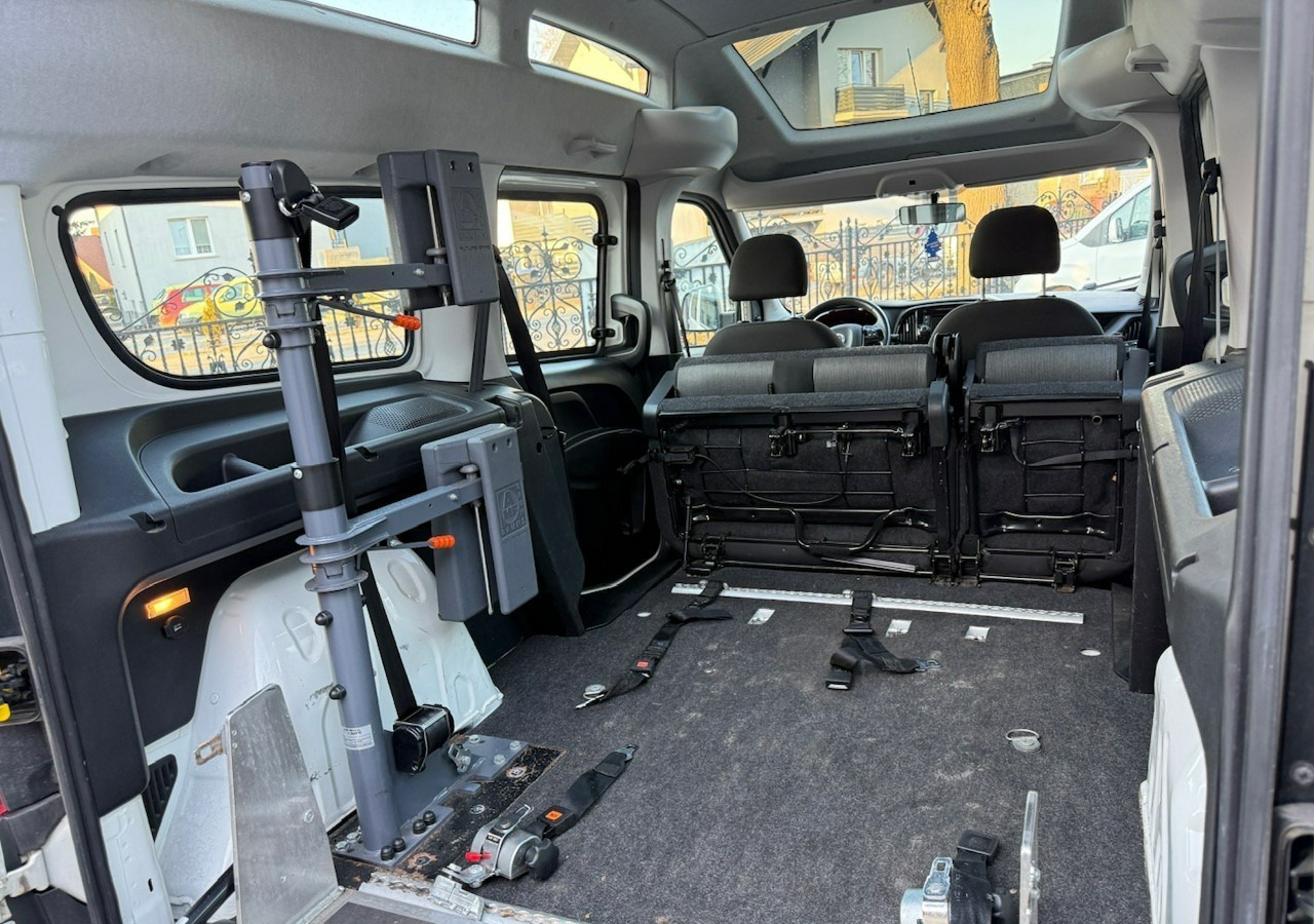 Fiat Doblo II Doblo 1.6-120KM dla Niepełnosprawnych RAMPA Inwalida Model 2020 - سيارة: صورة 4 Fiat Doblo II Doblo 1.6-120KM dla Niepełnosprawnych RAMPA Inwalida Model 2020 - سيارة: صورة 4