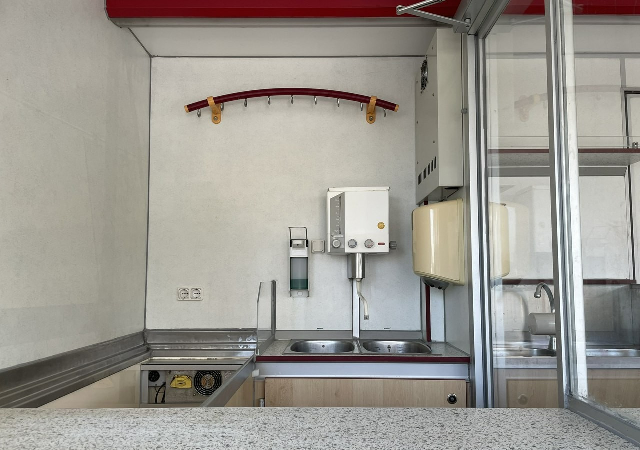 Fiat Ducato Autosklep wędlin Gastronomiczna food truck foodtruck W-zasil DMC 350 - شاحنة بيع الطعام: صورة 4 Fiat Ducato Autosklep wędlin Gastronomiczna food truck foodtruck W-zasil DMC 350 - شاحنة بيع الطعام: صورة 4