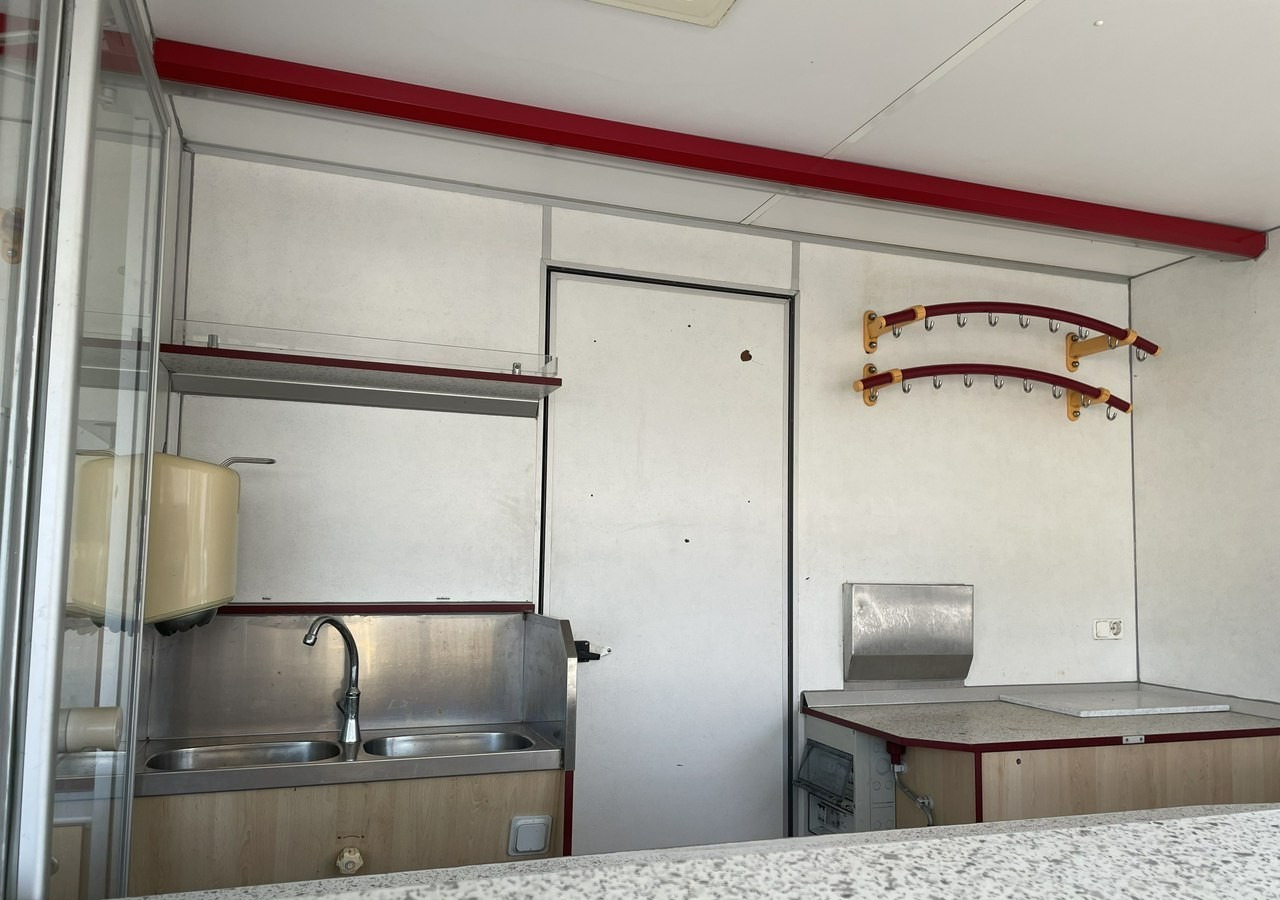 Fiat Ducato Autosklep wędlin Gastronomiczna food truck foodtruck W-zasil DMC 350 - شاحنة بيع الطعام: صورة 3 Fiat Ducato Autosklep wędlin Gastronomiczna food truck foodtruck W-zasil DMC 350 - شاحنة بيع الطعام: صورة 3