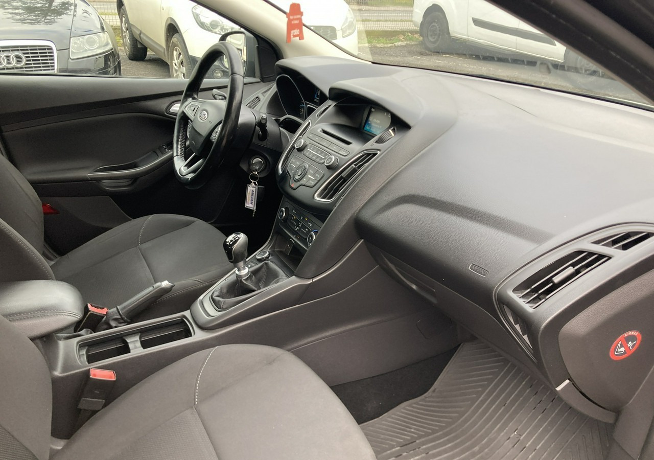 Ford Focus III Focus 1.0 EcoBoost Klima Salon PL 2015 - هاتشباك: صورة 4 Ford Focus III Focus 1.0 EcoBoost Klima Salon PL 2015 - هاتشباك: صورة 4