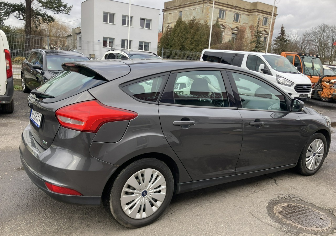 Ford Focus III Focus 1.0 EcoBoost Klima Salon PL 2015 - هاتشباك: صورة 3 Ford Focus III Focus 1.0 EcoBoost Klima Salon PL 2015 - هاتشباك: صورة 3