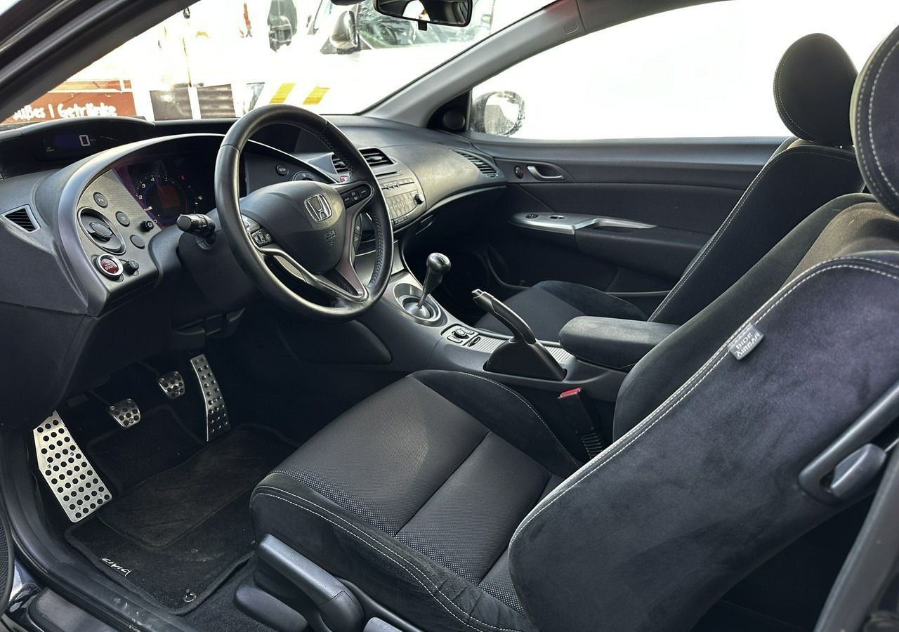 Honda Civic VIII Honda Civic 1.4 i-VTEC Type S - سيارة: صورة 5 Honda Civic VIII Honda Civic 1.4 i-VTEC Type S - سيارة: صورة 5