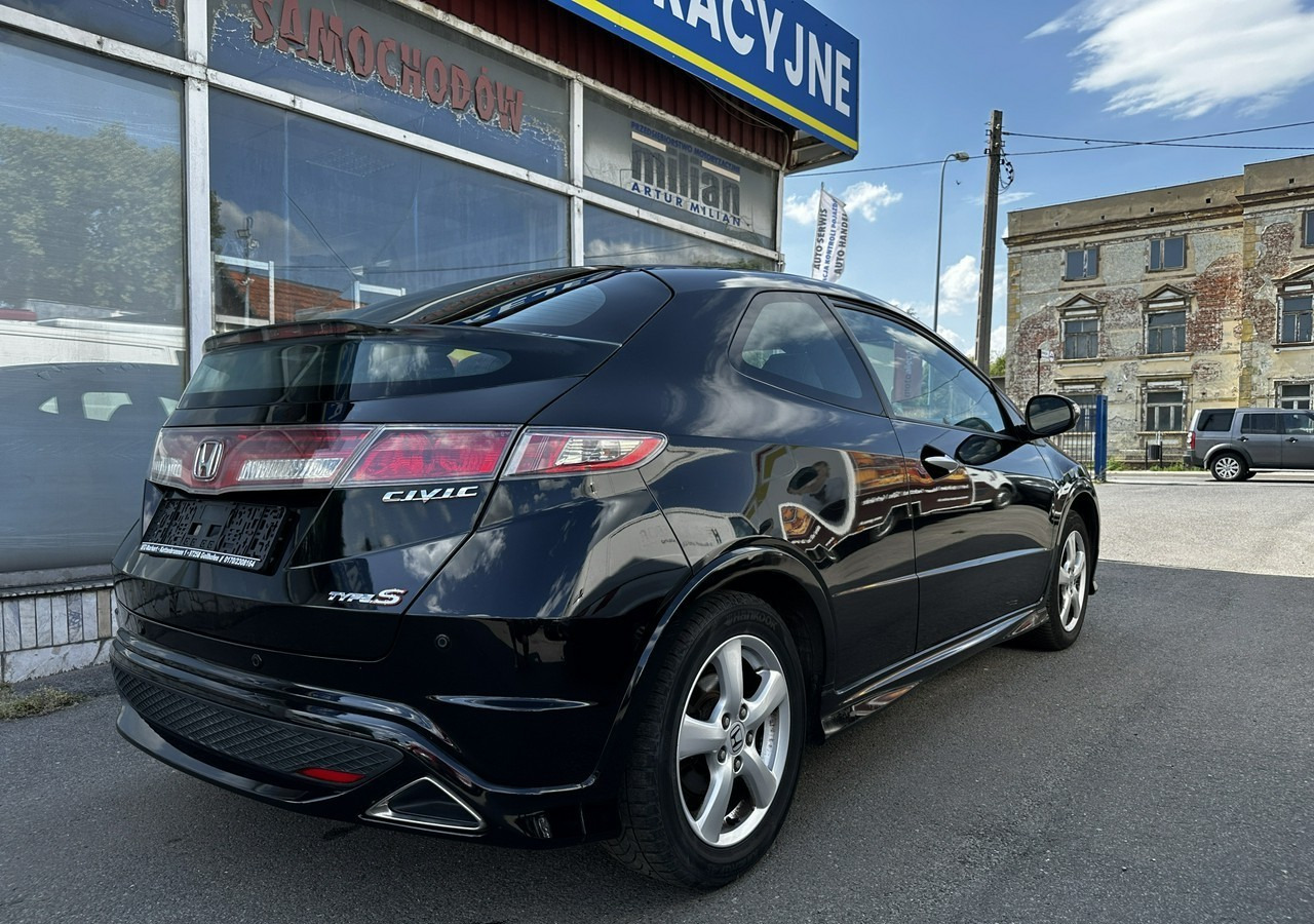 Honda Civic VIII Honda Civic 1.4 i-VTEC Type S - سيارة: صورة 3 Honda Civic VIII Honda Civic 1.4 i-VTEC Type S - سيارة: صورة 3