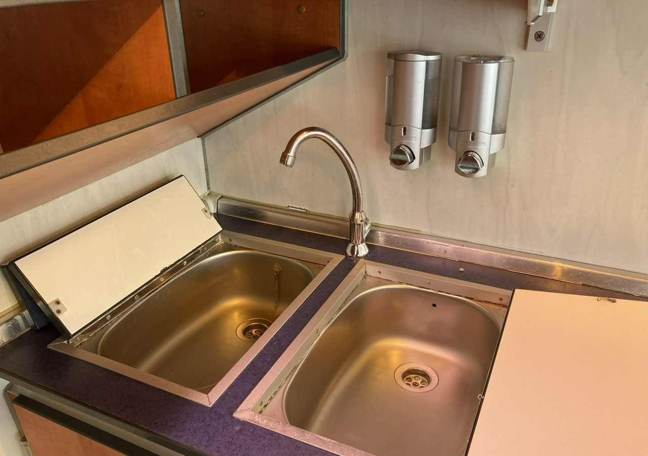 مقطورة بيع ( الأغذية) Inna Inny Autosklep wędlin Gastronomiczna food truck foodtruck sklep bar 2000: صورة 8 مقطورة بيع ( الأغذية) Inna Inny Autosklep wędlin Gastronomiczna food truck foodtruck sklep bar 2000: صورة 8