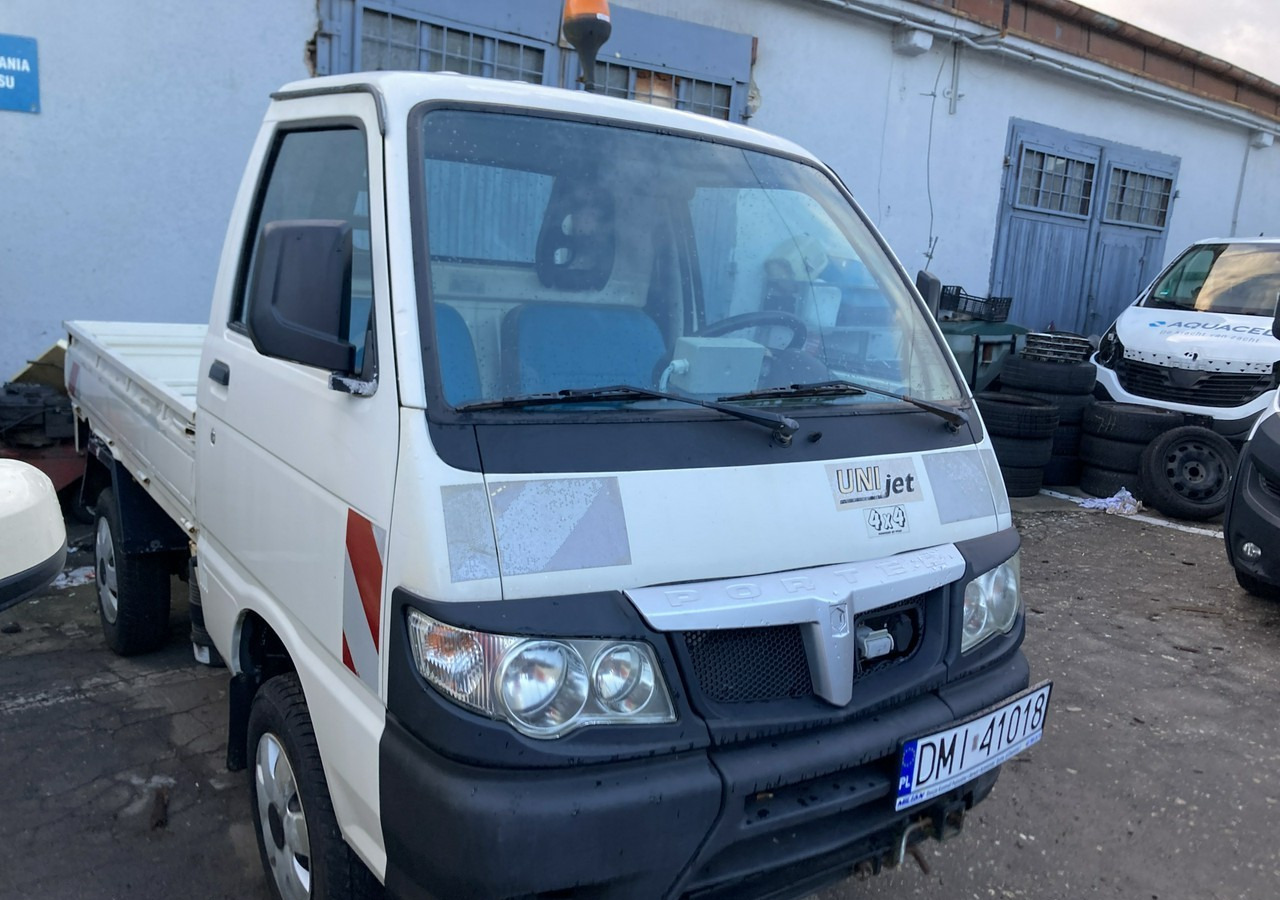 Inna Inny PFAU Piaggio Porter 4X4 Skrzynia odśnieżarka Pług 5655km 2012 - شاحنة مفتوحة: صورة 2 Inna Inny PFAU Piaggio Porter 4X4 Skrzynia odśnieżarka Pług 5655km 2012 - شاحنة مفتوحة: صورة 2