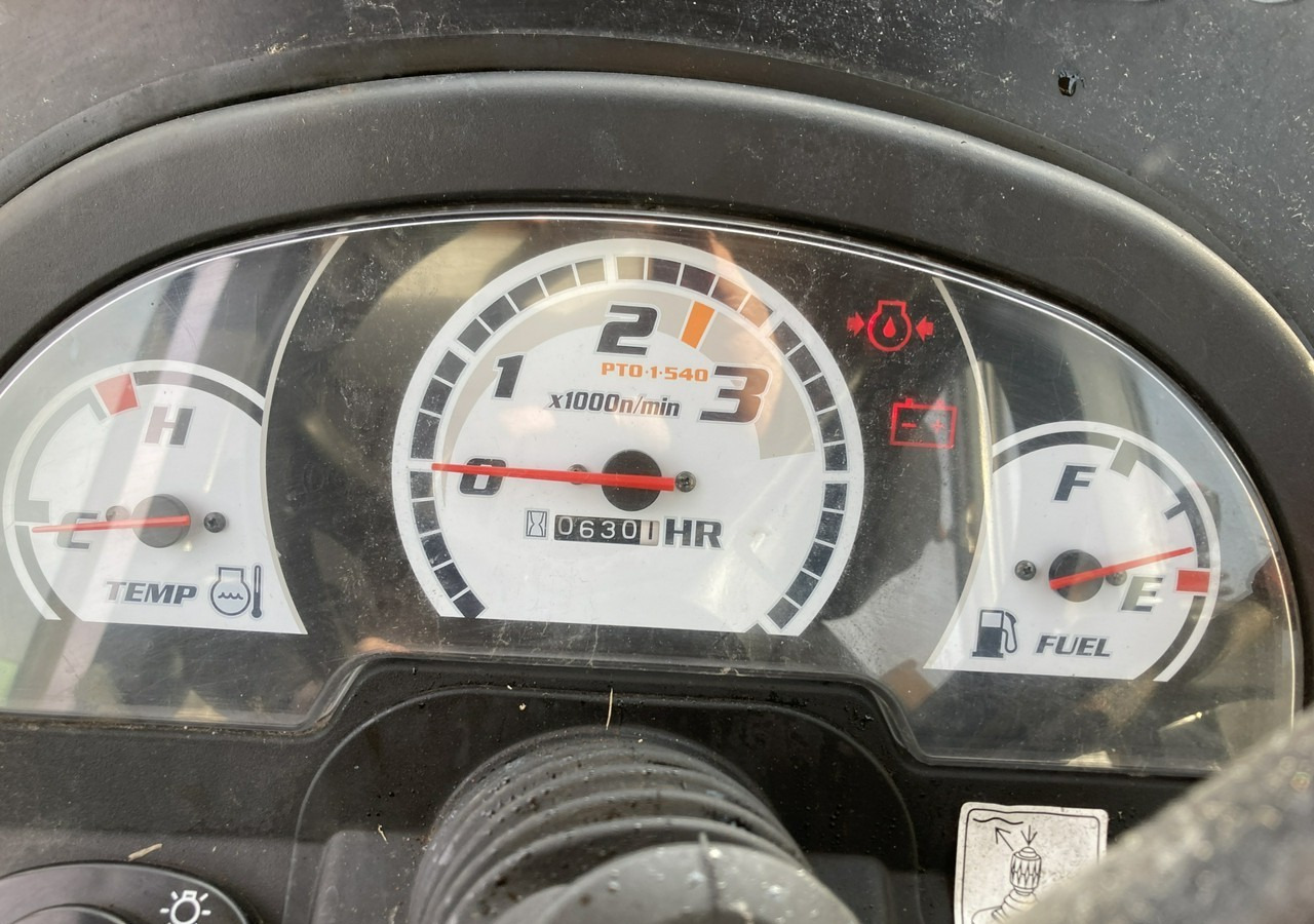 Inna Inny Traktor Kubota 4X4 B 3030 Odśnieżarka posypywarka Pług 2011 - جرار البلدية: صورة 5 Inna Inny Traktor Kubota 4X4 B 3030 Odśnieżarka posypywarka Pług 2011 - جرار البلدية: صورة 5