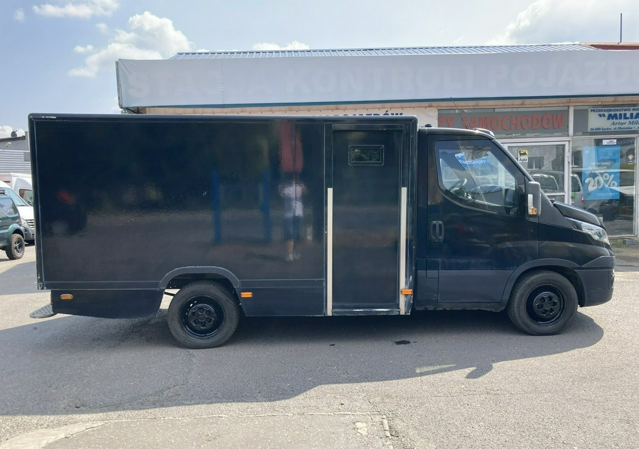 Iveco Daily Iveco 35-130 Bankowóz Kuloodporny Opancerzony Pancerny 2015 - شاحنة مغلقة الصندوق: صورة 2 Iveco Daily Iveco 35-130 Bankowóz Kuloodporny Opancerzony Pancerny 2015 - شاحنة مغلقة الصندوق: صورة 2