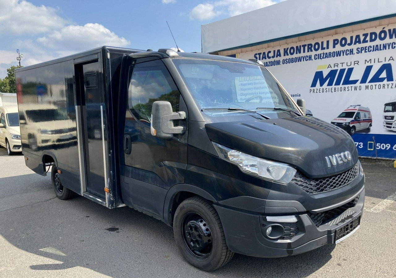 Iveco Daily Iveco 35-130 Bankowóz Kuloodporny Opancerzony Pancerny 2015 - شاحنة مغلقة الصندوق: صورة 1 Iveco Daily Iveco 35-130 Bankowóz Kuloodporny Opancerzony Pancerny 2015 - شاحنة مغلقة الصندوق: صورة 1