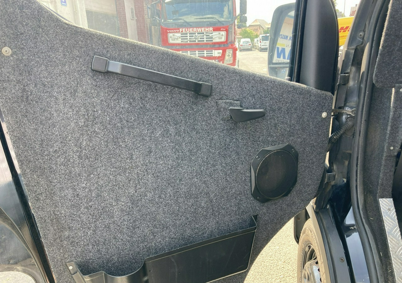 Iveco Daily Iveco 35-130 Bankowóz Kuloodporny Opancerzony Pancerny 2015 - شاحنة مغلقة الصندوق: صورة 3 Iveco Daily Iveco 35-130 Bankowóz Kuloodporny Opancerzony Pancerny 2015 - شاحنة مغلقة الصندوق: صورة 3