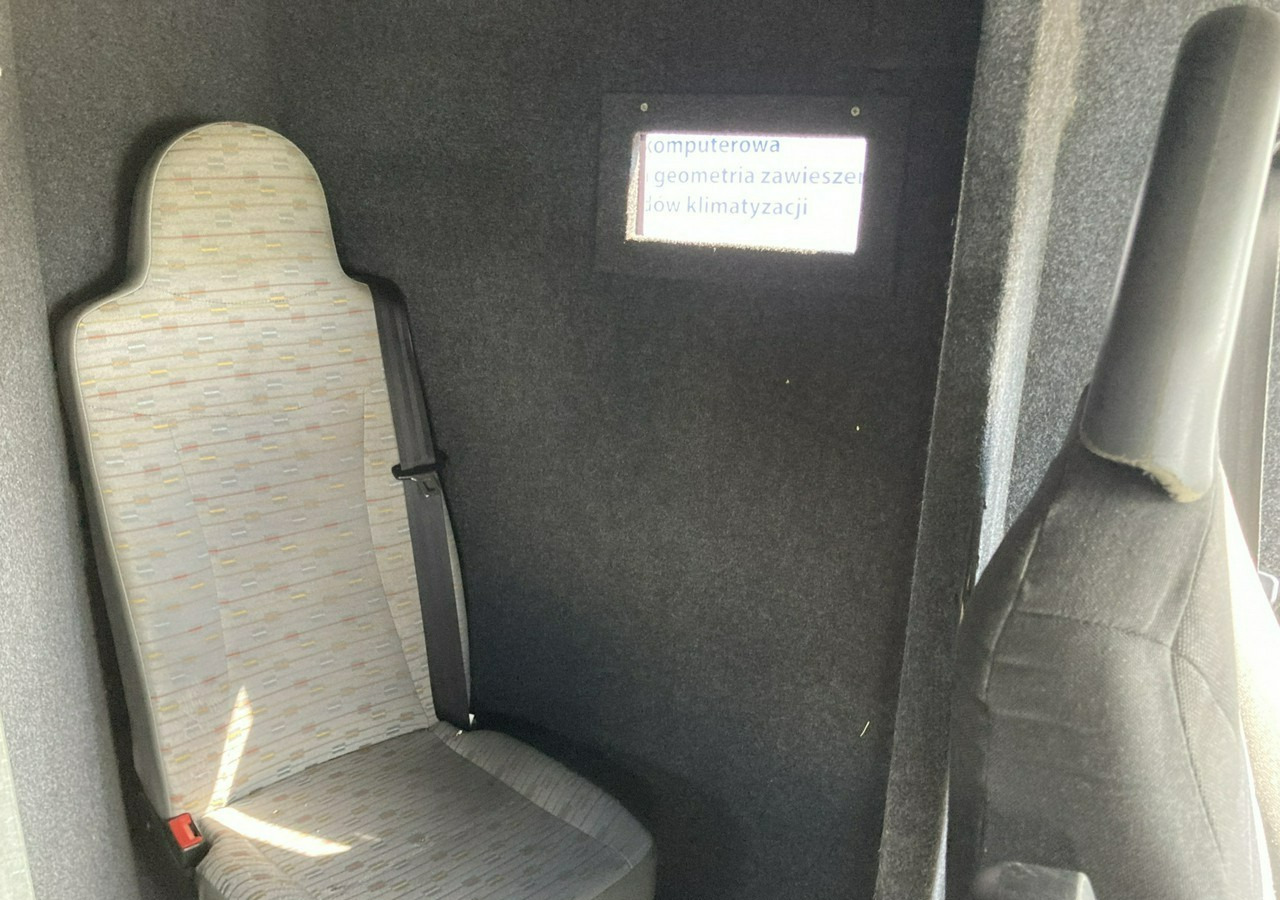 Iveco Daily Iveco 35-130 Bankowóz Kuloodporny Opancerzony Pancerny 2015 - شاحنة مغلقة الصندوق: صورة 5 Iveco Daily Iveco 35-130 Bankowóz Kuloodporny Opancerzony Pancerny 2015 - شاحنة مغلقة الصندوق: صورة 5