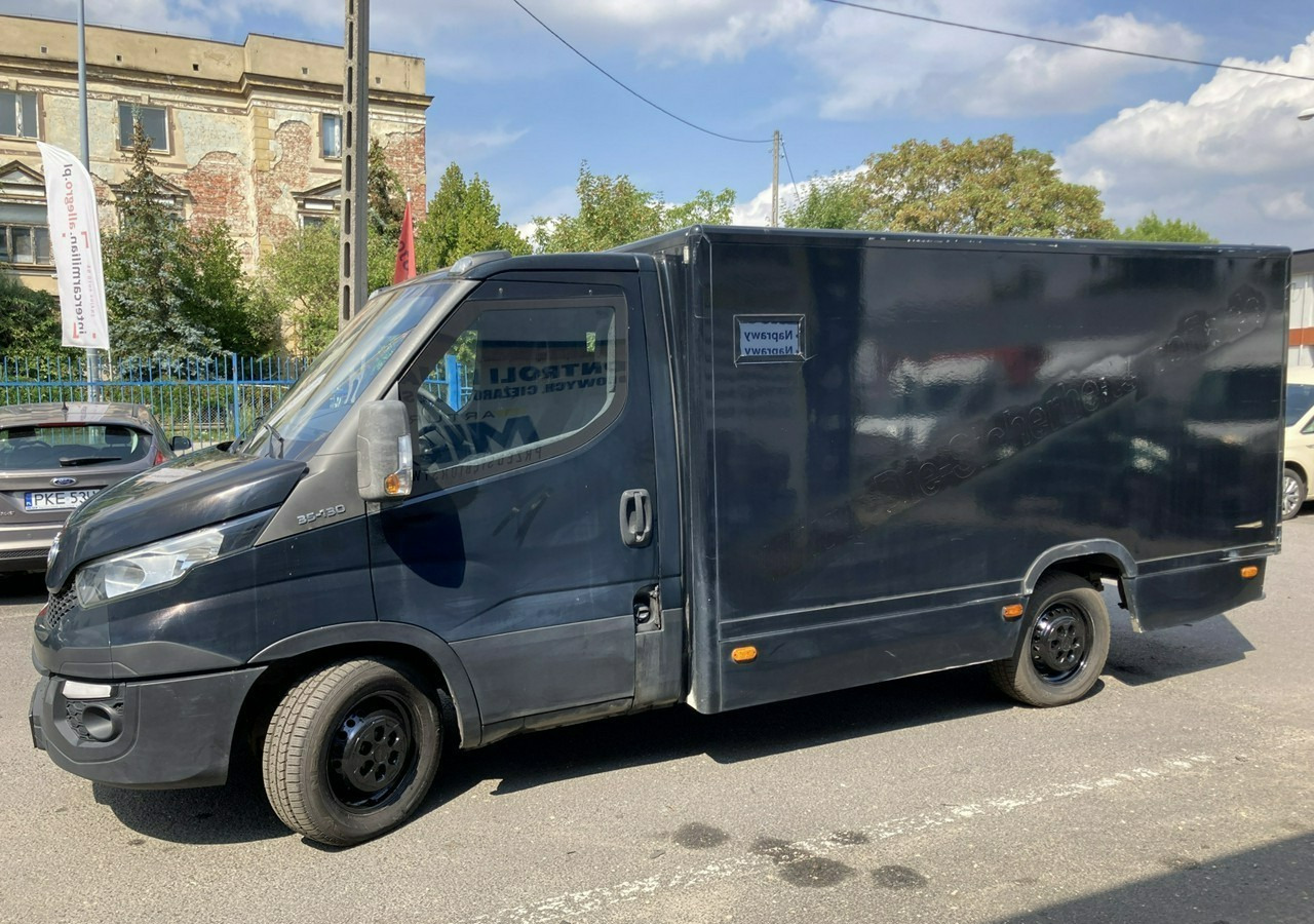 Iveco Daily Iveco 35-130 Bankowóz Kuloodporny Opancerzony Pancerny 2015 - شاحنة مغلقة الصندوق: صورة 4 Iveco Daily Iveco 35-130 Bankowóz Kuloodporny Opancerzony Pancerny 2015 - شاحنة مغلقة الصندوق: صورة 4