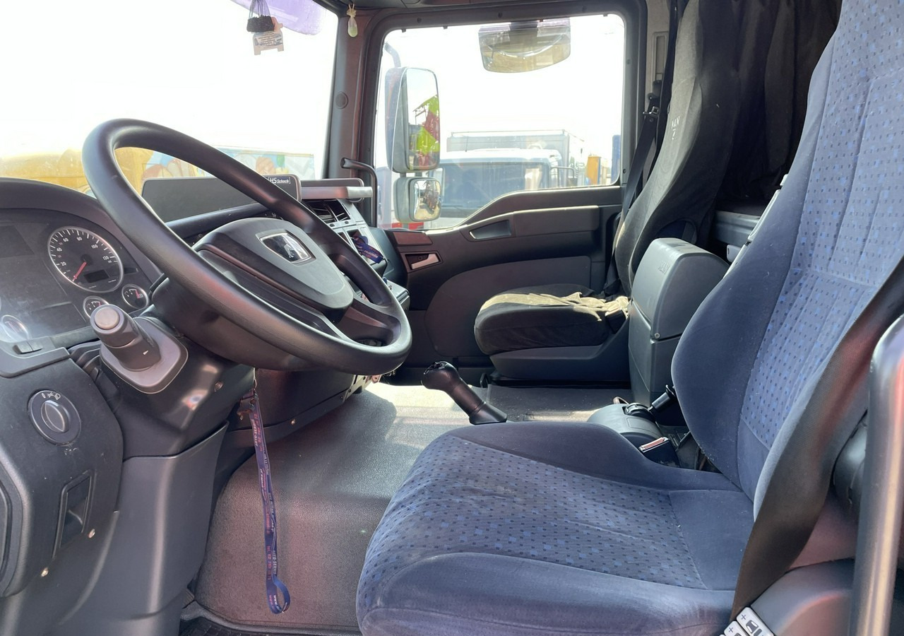 MAN Inny MAN MAN TGL 8.210 Pomoc drogowa Autolaweta na 2 Auta 2005 - شاحنة سحب: صورة 5 MAN Inny MAN MAN TGL 8.210 Pomoc drogowa Autolaweta na 2 Auta 2005 - شاحنة سحب: صورة 5