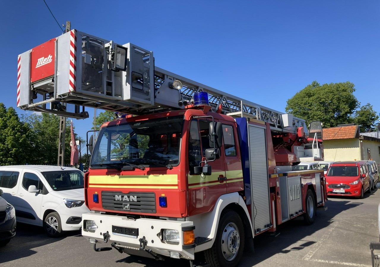 MAN L 2000 MAN 15,280 Straż pożarna drabina Strażacka zwyżka 32m Metz Model 20 - سيارة إطفاء: صورة 2 MAN L 2000 MAN 15,280 Straż pożarna drabina Strażacka zwyżka 32m Metz Model 20 - سيارة إطفاء: صورة 2