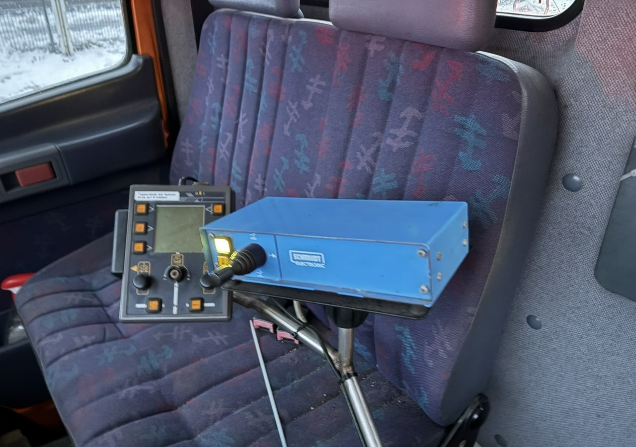 Mercedes-Benz Inny Mercedes-Benz Mercedes Vario 815 Wywrotka 4X4 2004 Pług posypywarka odśnieżarka - جرافة ثلج: صورة 4 Mercedes-Benz Inny Mercedes-Benz Mercedes Vario 815 Wywrotka 4X4 2004 Pług posypywarka odśnieżarka - جرافة ثلج: صورة 4