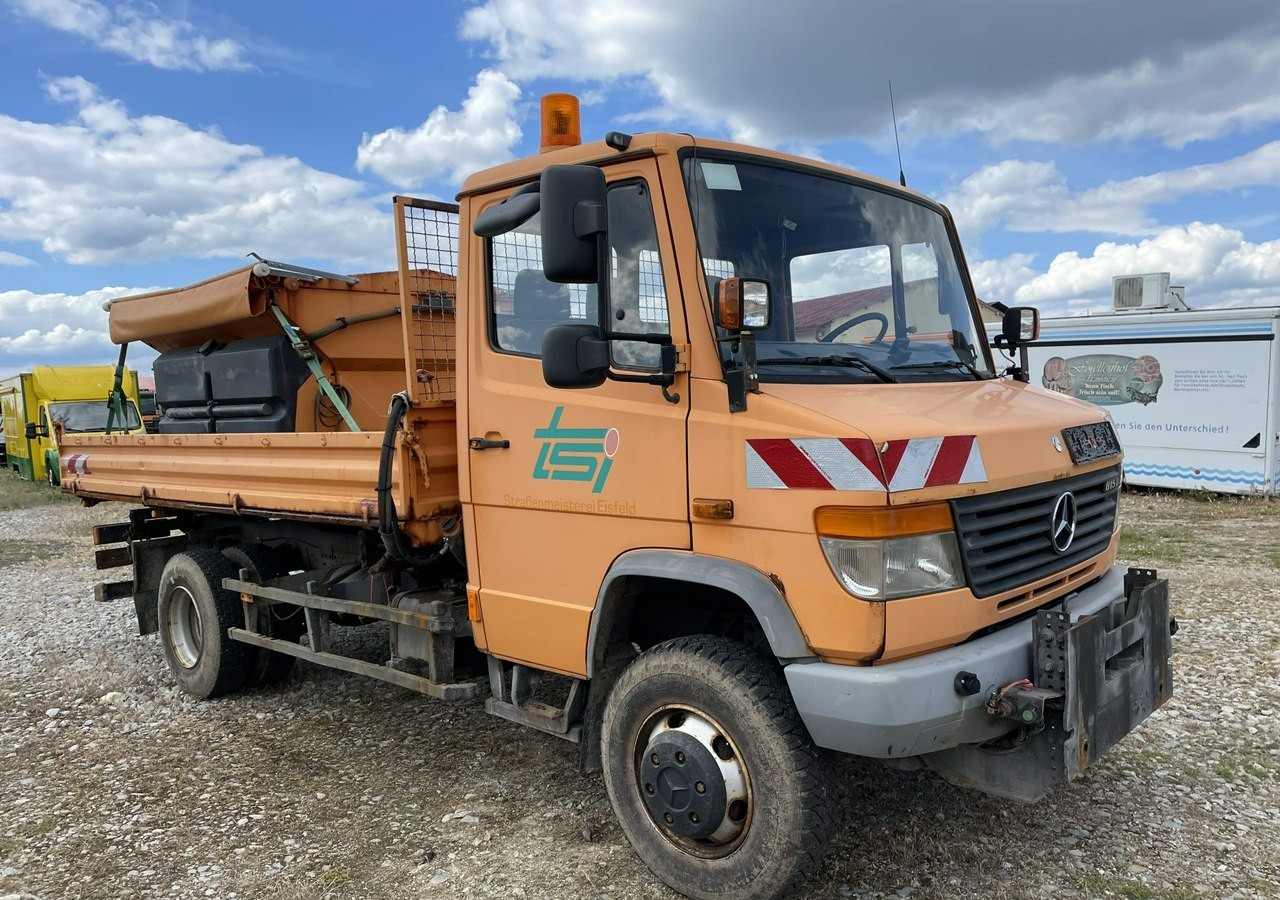 Mercedes-Benz Inny Mercedes-Benz Mercedes Vario 815 Wywrotka 4X4 2004 - جرافة ثلج: صورة 2 Mercedes-Benz Inny Mercedes-Benz Mercedes Vario 815 Wywrotka 4X4 2004 - جرافة ثلج: صورة 2