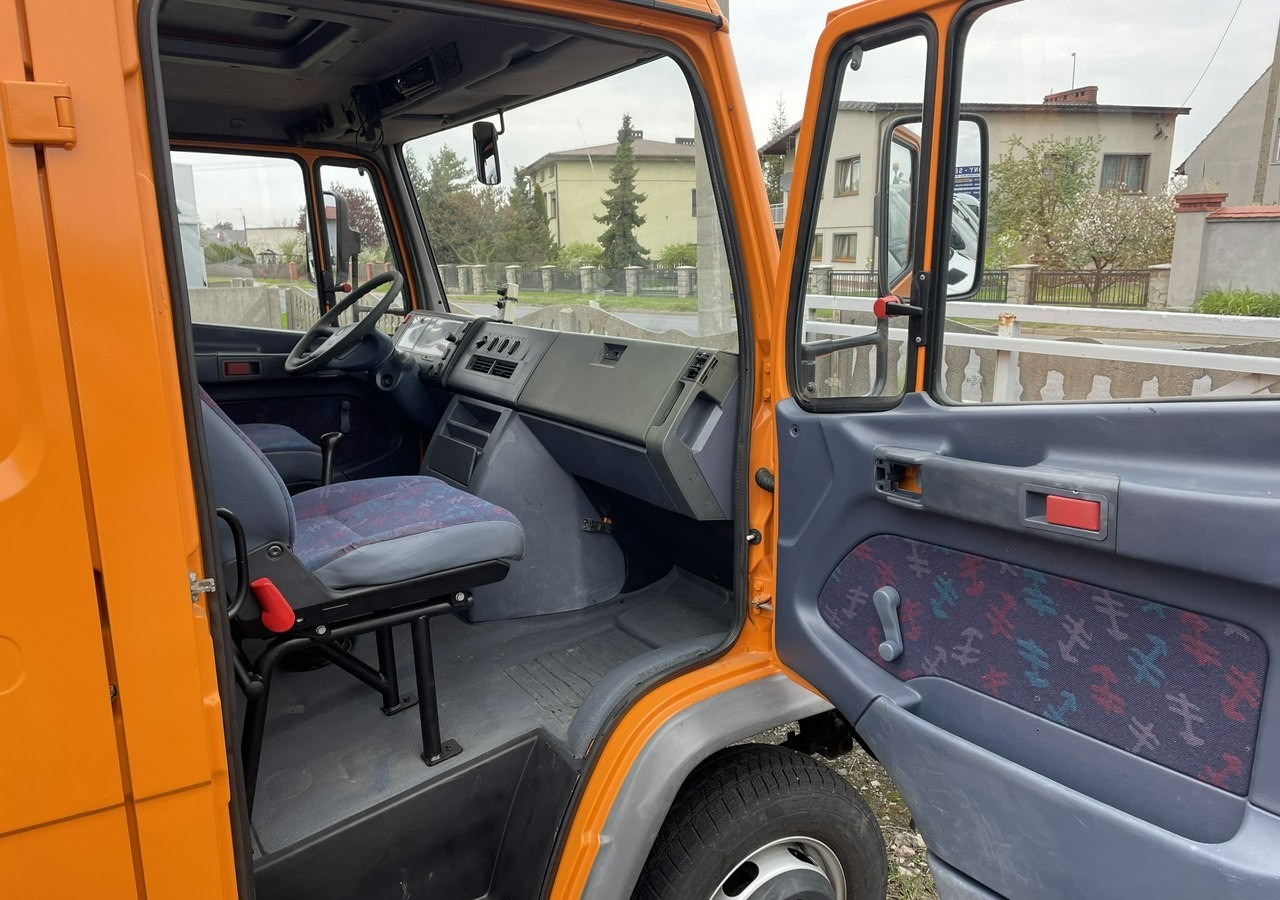 Mercedes-Benz Inny Mercedes-Benz Vario 614 Brygadówka skrzynia plandeka 6-oso doka dokka 2004 - شاحنة ستارة: صورة 5 Mercedes-Benz Inny Mercedes-Benz Vario 614 Brygadówka skrzynia plandeka 6-oso doka dokka 2004 - شاحنة ستارة: صورة 5