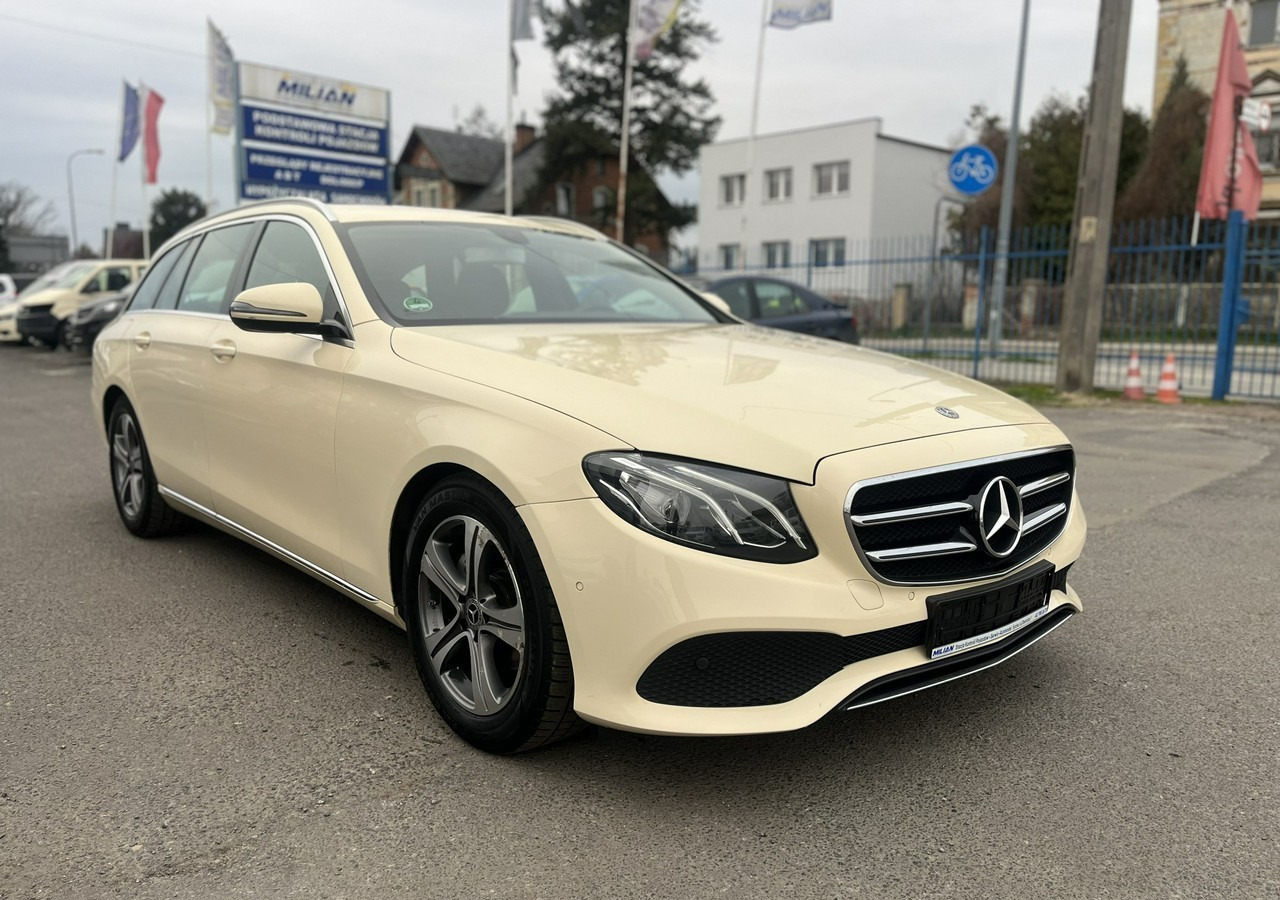 Mercedes-Benz Klasa E E220d T 9G-tronic 197KM Navi FullLed Kamera Asystent Model 2020 FV 2 - سيارة: صورة 1 Mercedes-Benz Klasa E E220d T 9G-tronic 197KM Navi FullLed Kamera Asystent Model 2020 FV 2 - سيارة: صورة 1