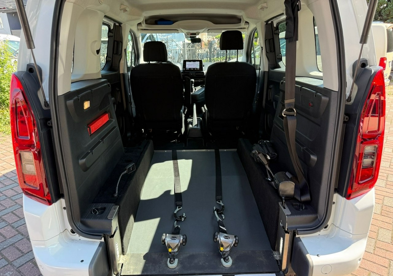 Opel Combo IV Opel Combo Life Niepełnosprawnych inwalida Rampa 32105 km Model 2022 - سيارة: صورة 4 Opel Combo IV Opel Combo Life Niepełnosprawnych inwalida Rampa 32105 km Model 2022 - سيارة: صورة 4