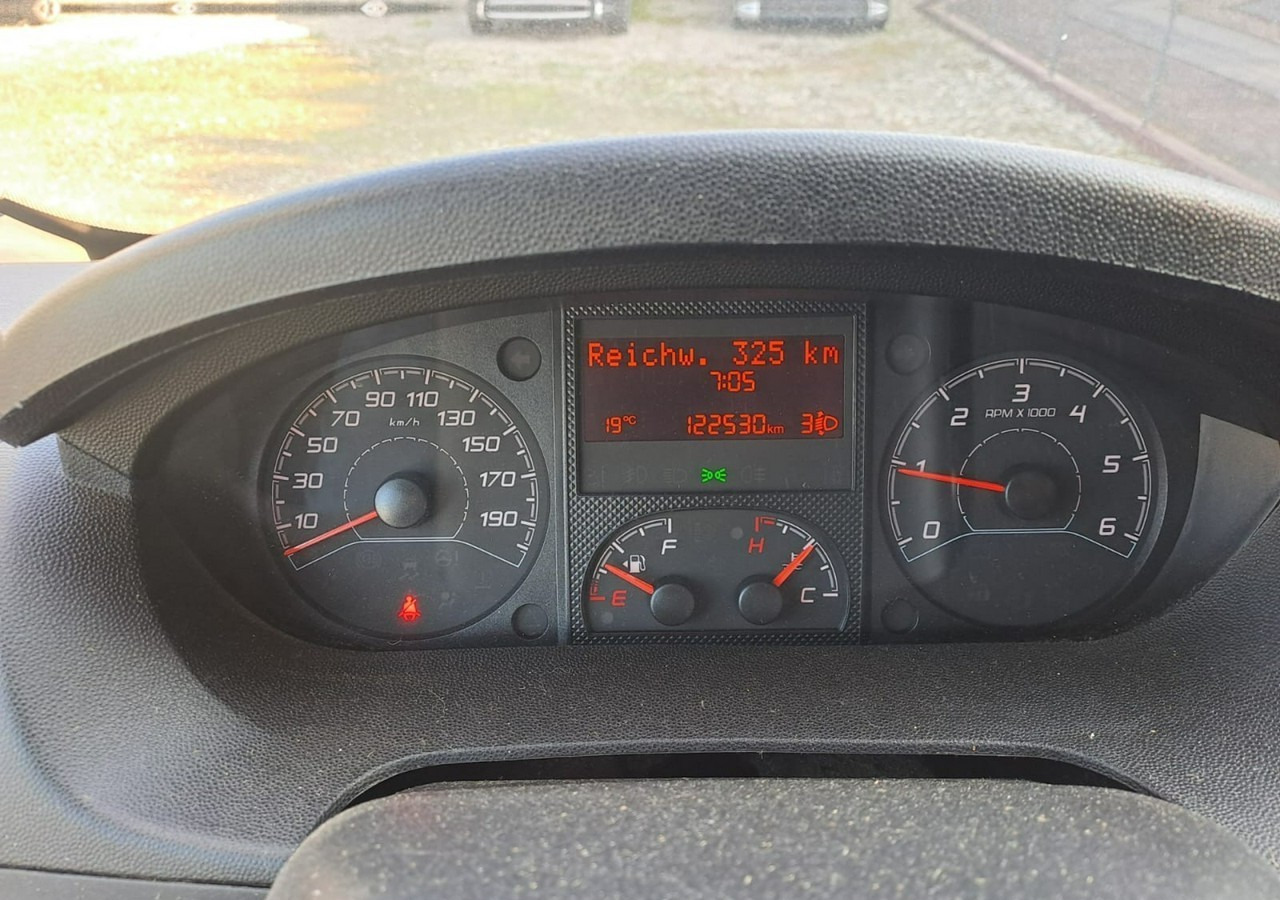 Peugeot Boxer Peugeot Boxer 2.0-130KM klima dokka Brygadówka doka 122tkm 2017 - شاحنة مفتوحة: صورة 5 Peugeot Boxer Peugeot Boxer 2.0-130KM klima dokka Brygadówka doka 122tkm 2017 - شاحنة مفتوحة: صورة 5